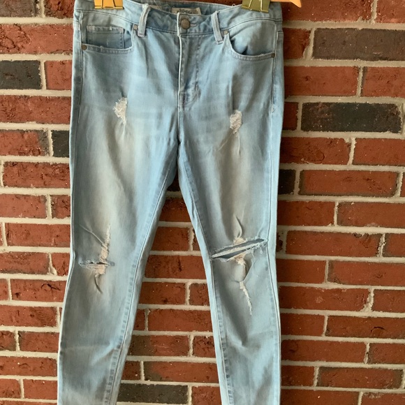 Skinny destroyed denim in light blue - Picture 3 of 5